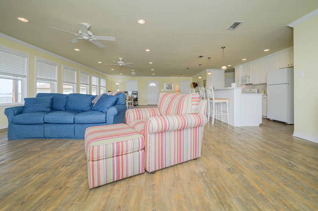 148 Lakeshore Drive