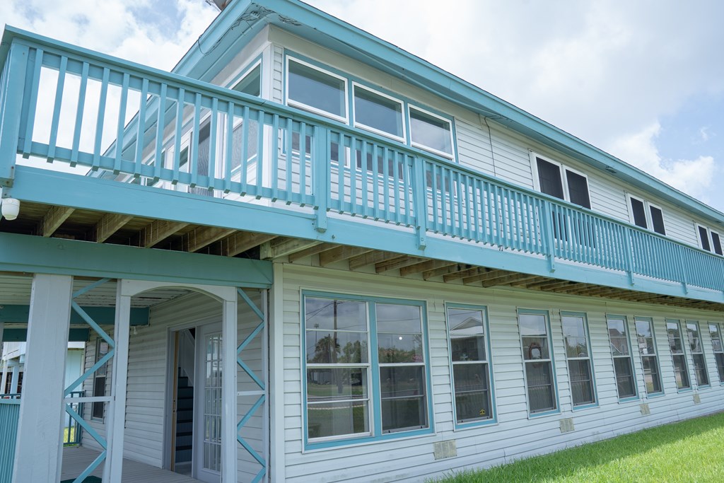 704 S Magnolia