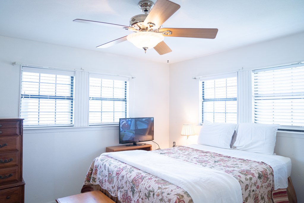 704 S Magnolia