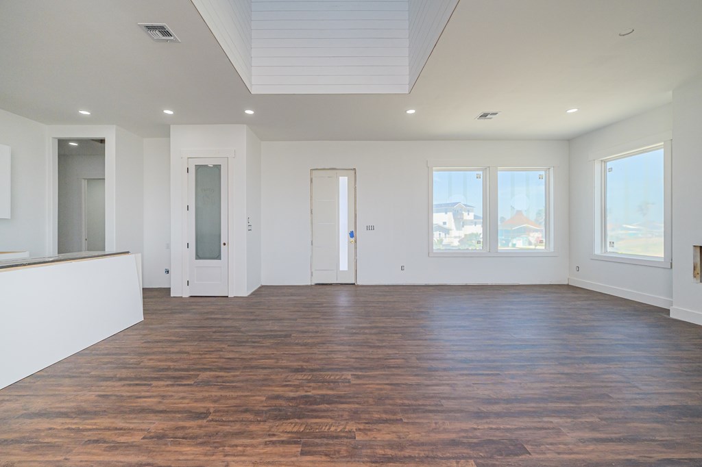 113 Port St Claire