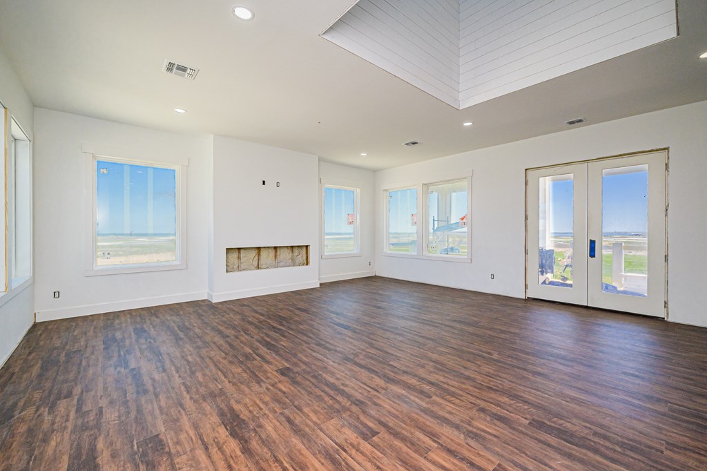 113 Port St Claire