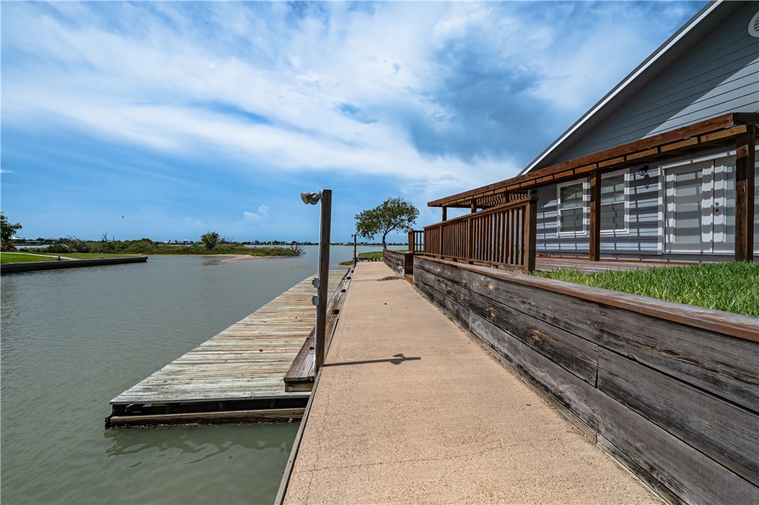 148 Lakeshore Dr