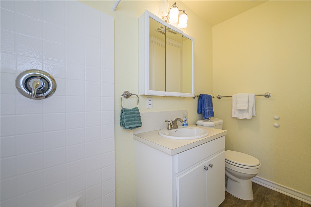 148 Lakeshore Dr