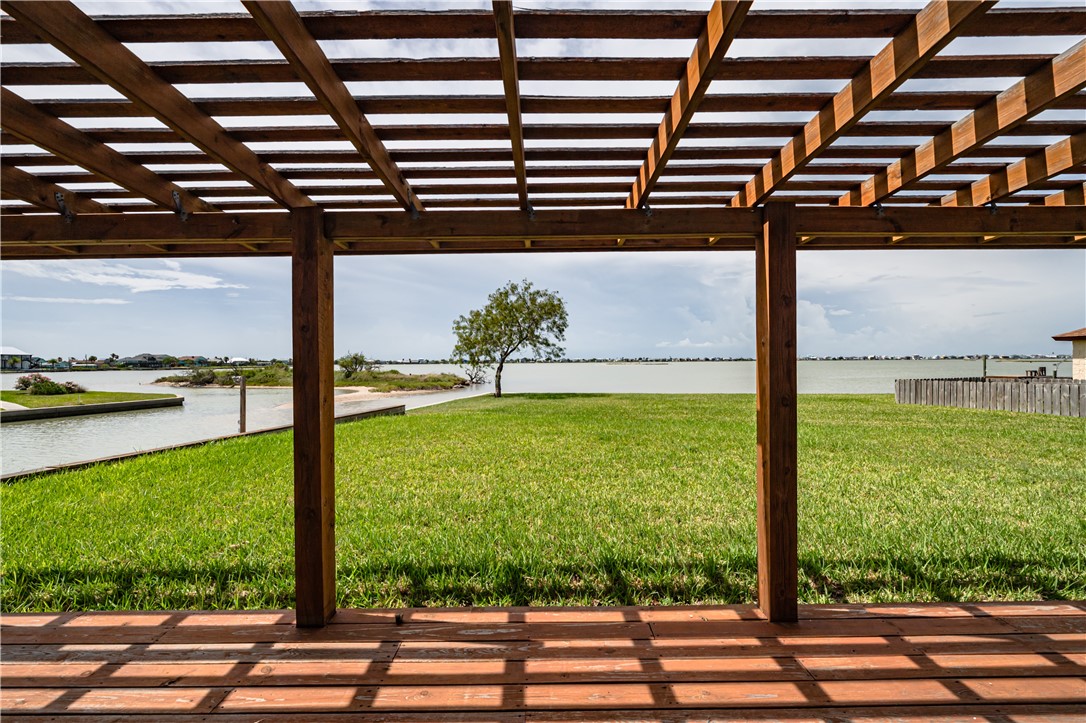 148 Lakeshore Dr