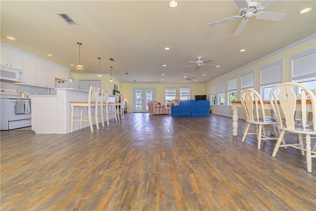 148 Lakeshore Dr