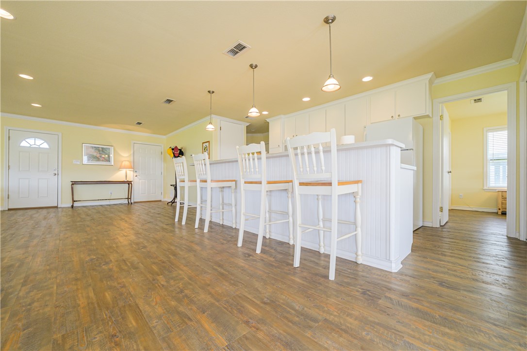 148 Lakeshore Dr