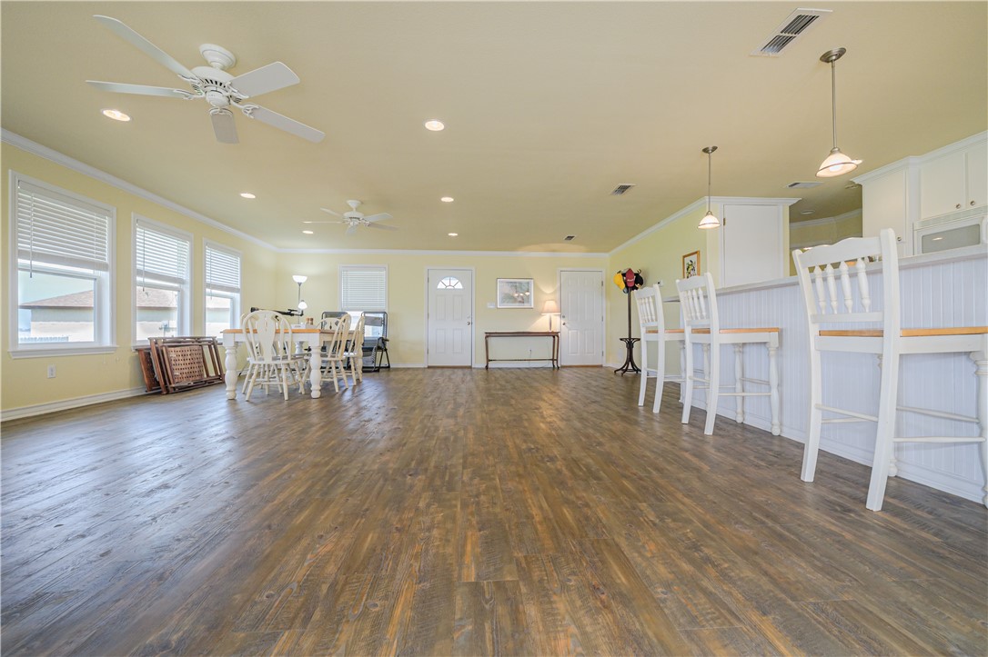 148 Lakeshore Dr