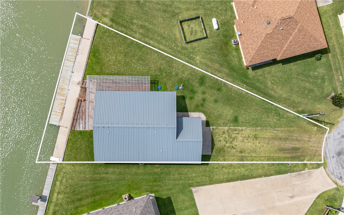148 Lakeshore Dr
