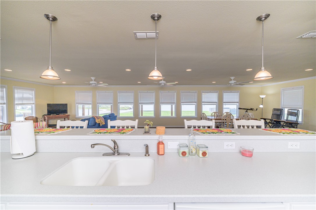 148 Lakeshore Dr