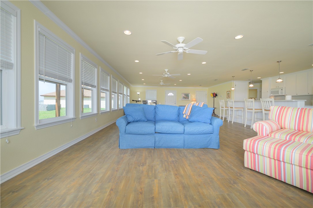 148 Lakeshore Dr
