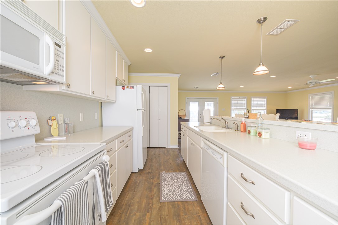 148 Lakeshore Dr