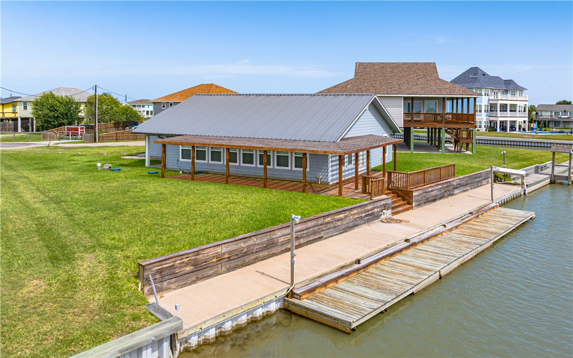 148 Lakeshore Dr