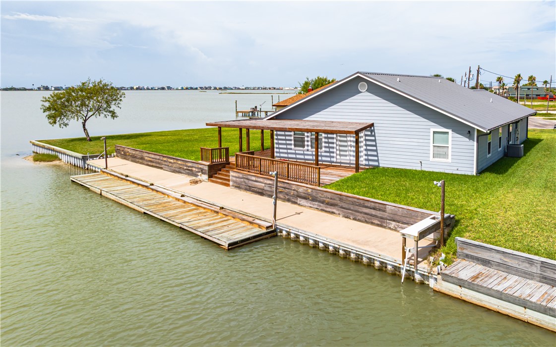 148 Lakeshore Dr