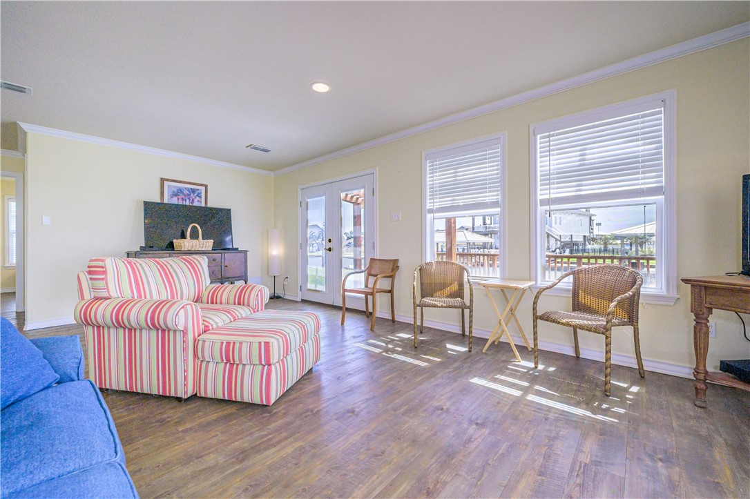 148 Lakeshore Dr