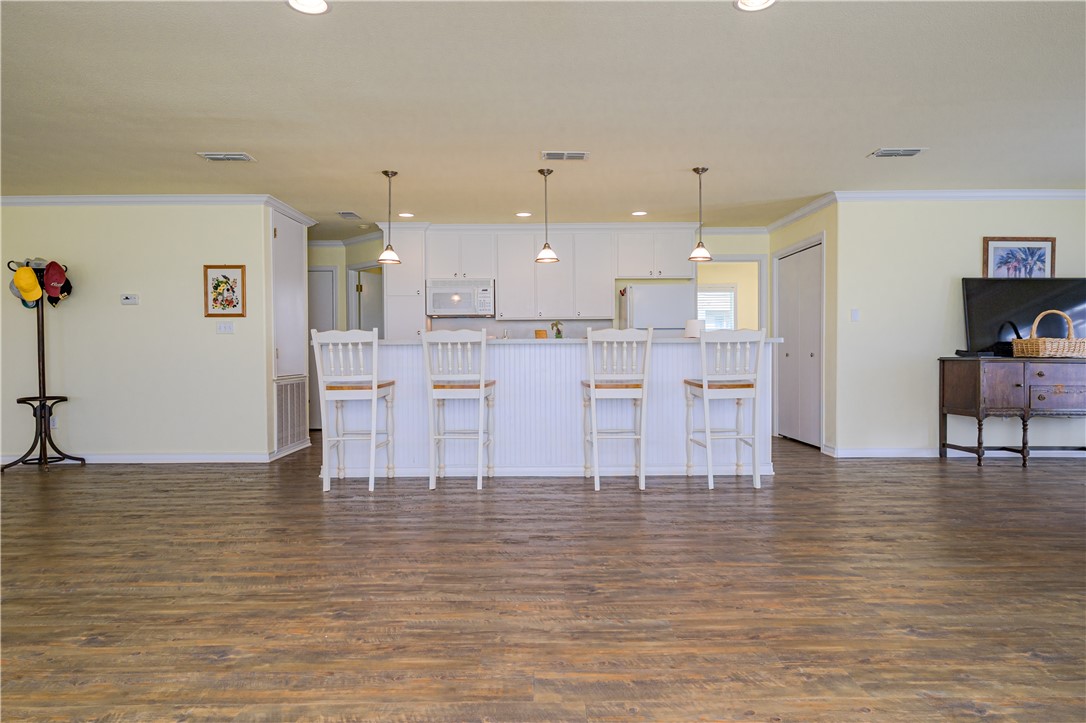 148 Lakeshore Dr