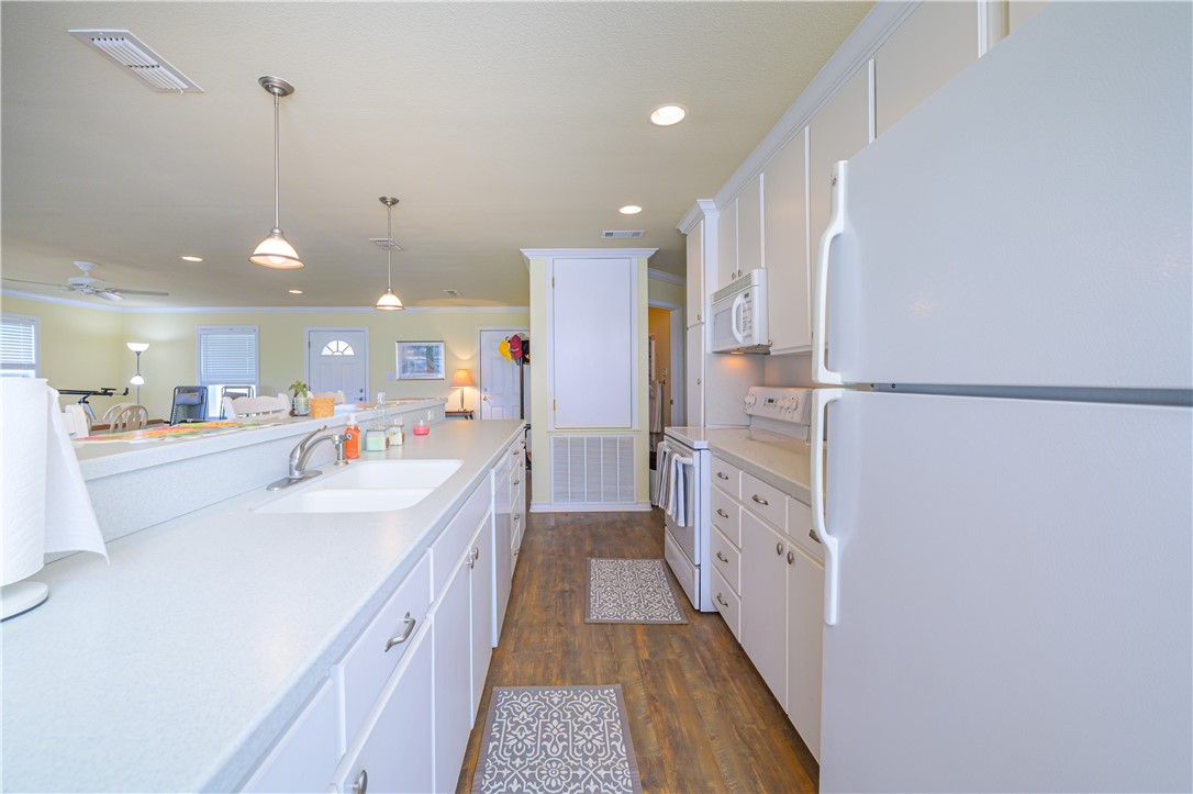 148 Lakeshore Dr