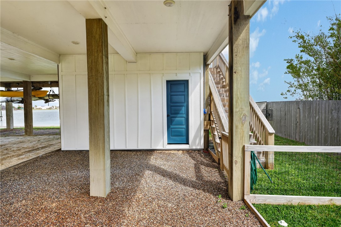 135 Lakeshore Dr