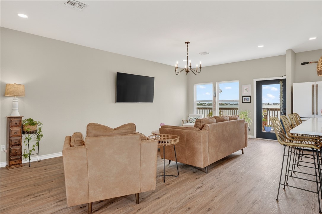135 Lakeshore Dr