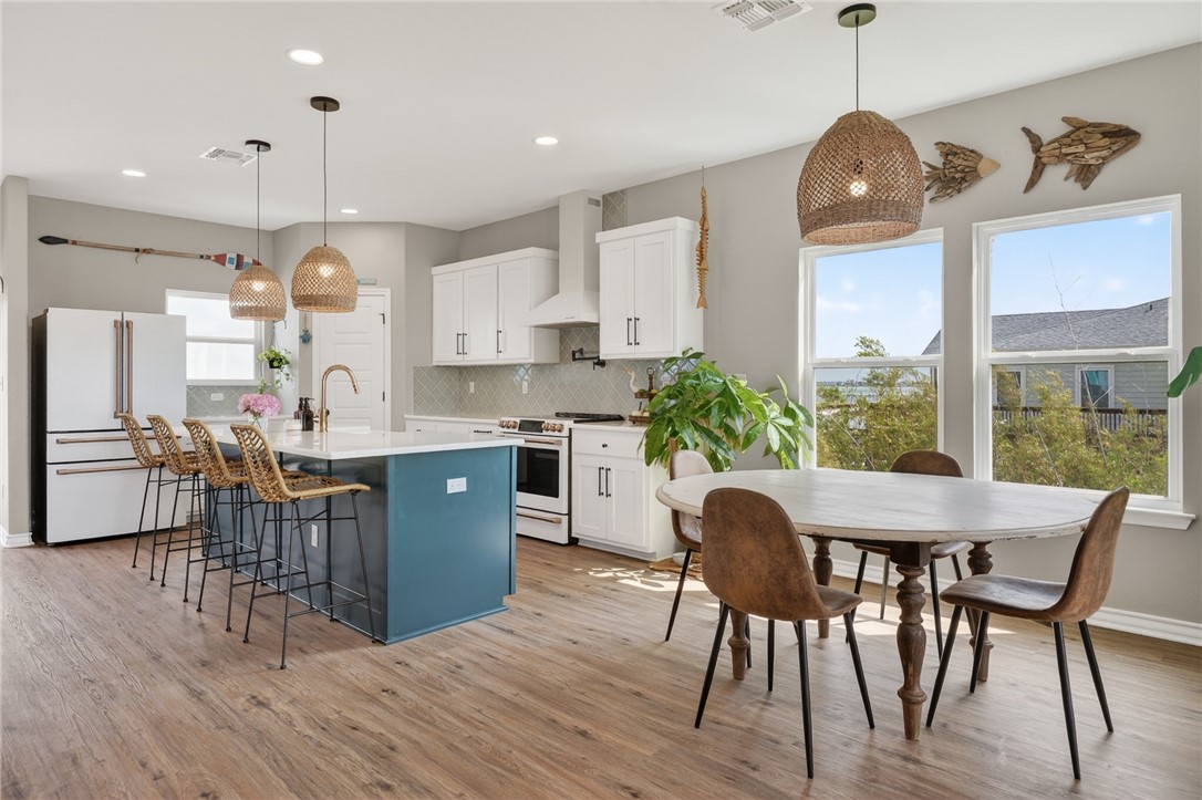 135 Lakeshore Dr