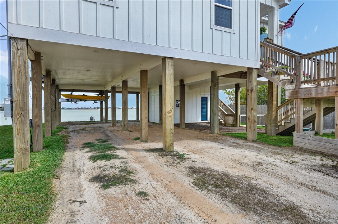 135 Lakeshore Dr