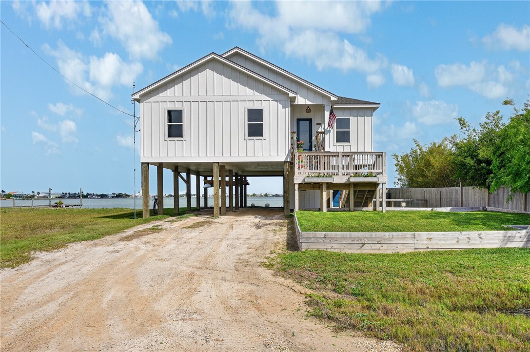 135 Lakeshore Dr
