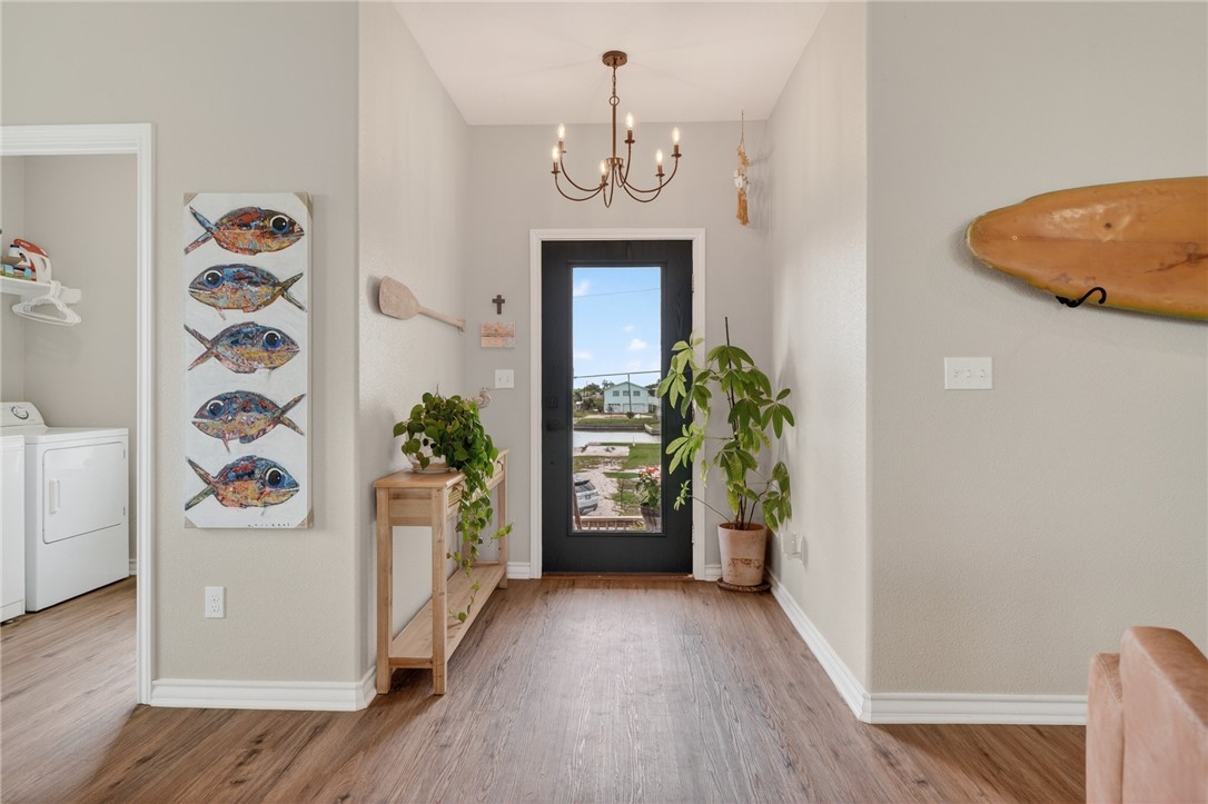 135 Lakeshore Dr