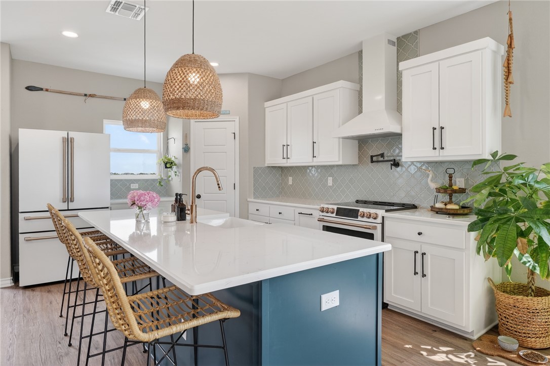 135 Lakeshore Dr