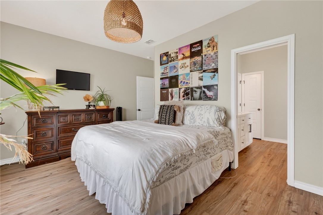 135 Lakeshore Dr