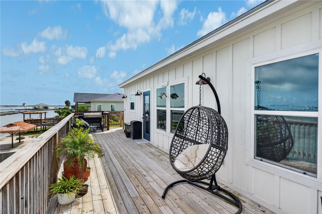 135 Lakeshore Dr
