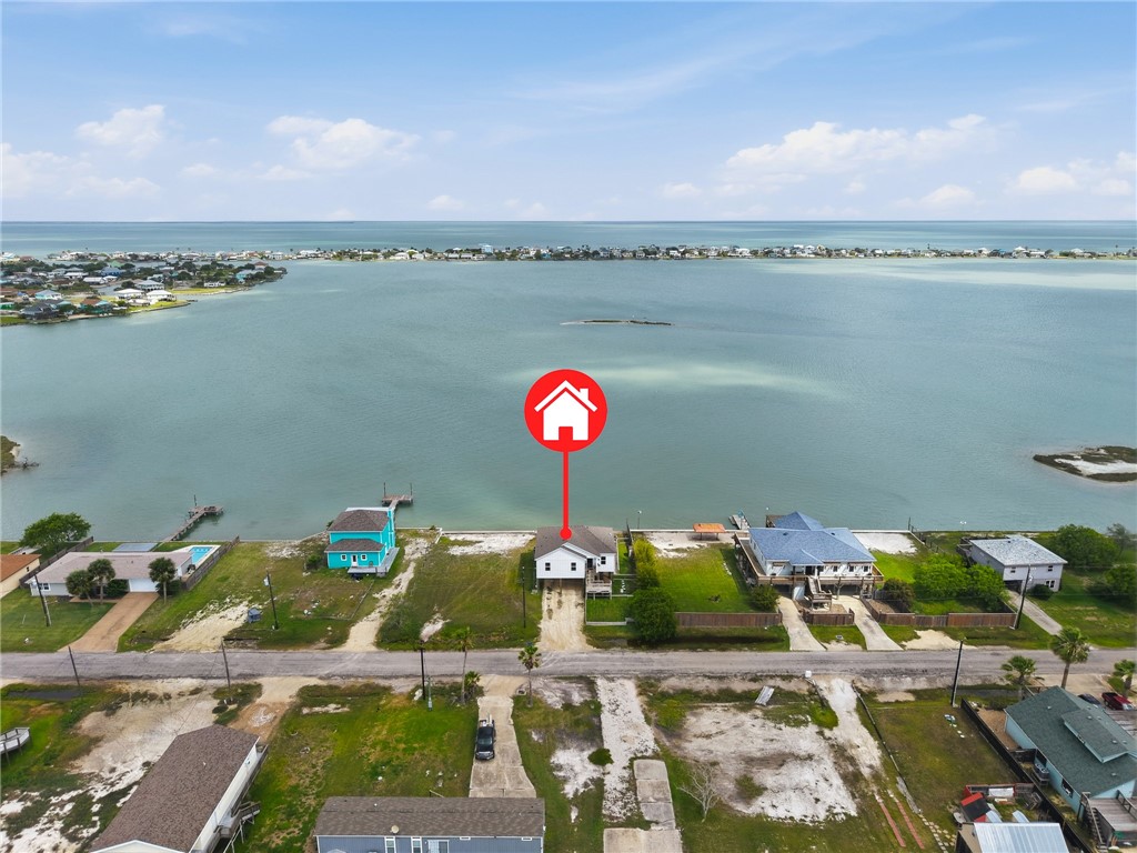 135 Lakeshore Dr