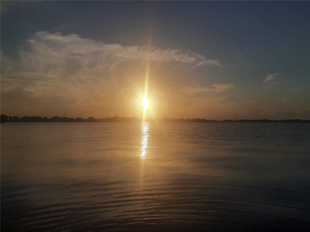 135 Lakeshore Dr