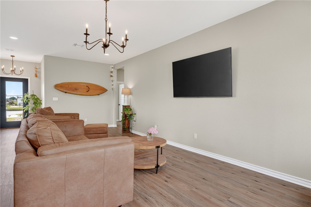 135 Lakeshore Dr