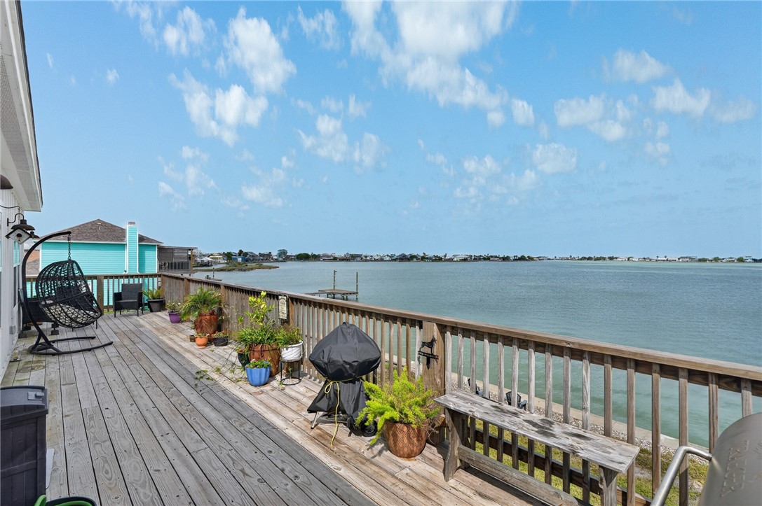 135 Lakeshore Dr
