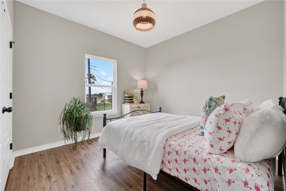 135 Lakeshore Dr