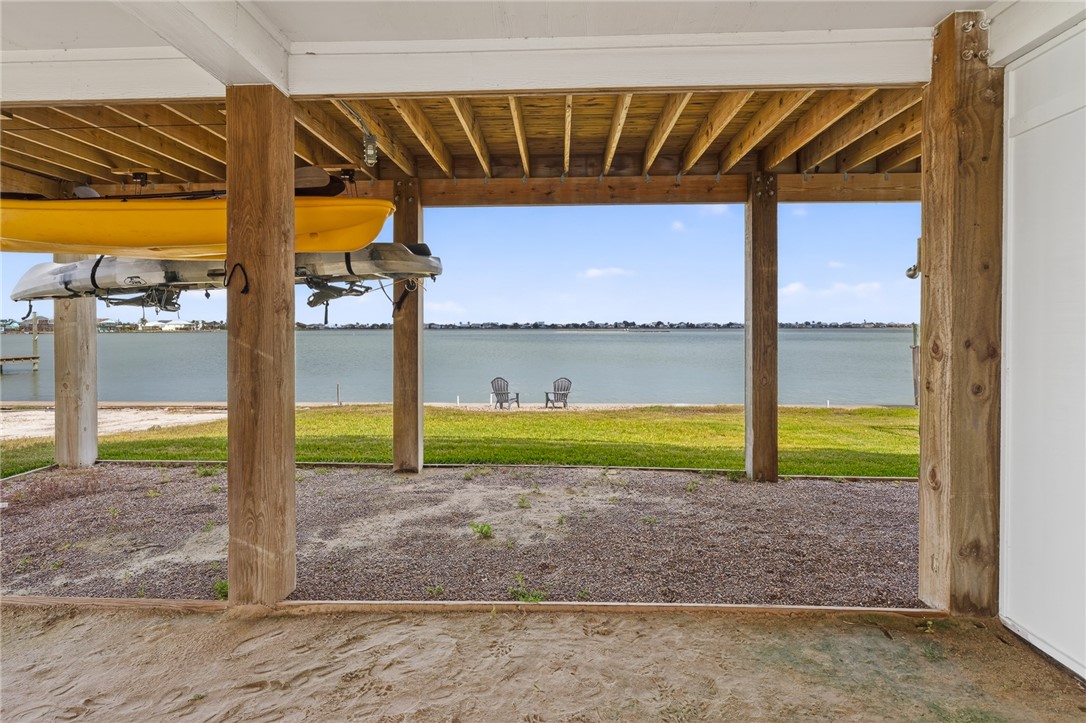 135 Lakeshore Dr