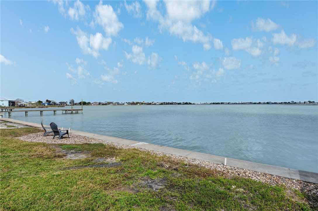 135 Lakeshore Dr