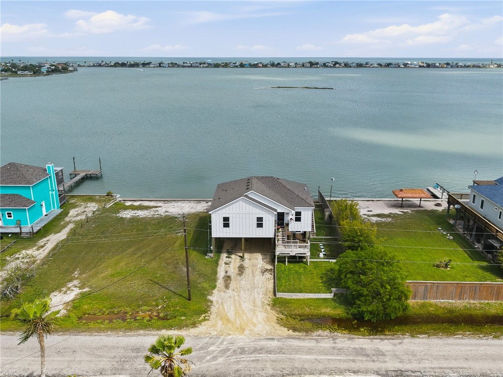 135 Lakeshore Dr