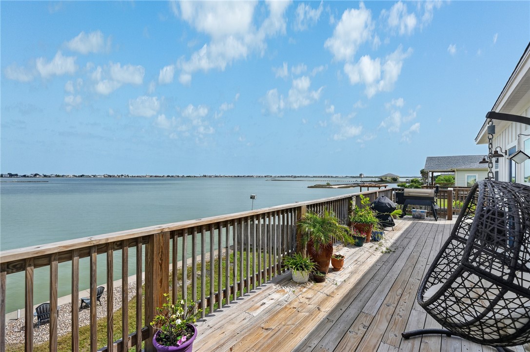135 Lakeshore Dr