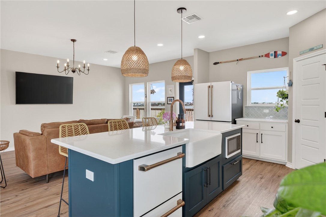 135 Lakeshore Dr
