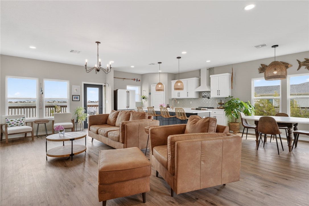 135 Lakeshore Dr
