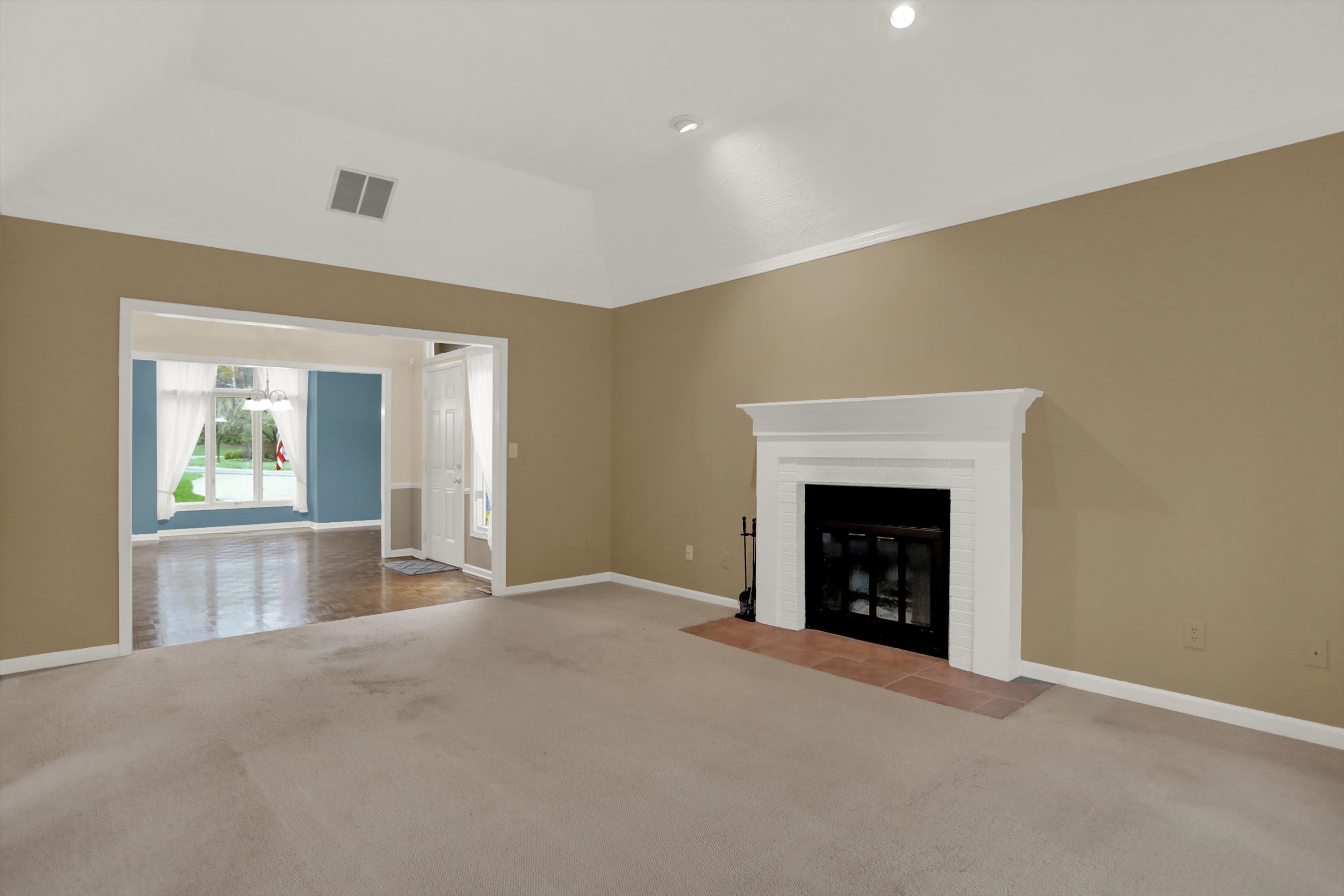 7121 Knollvalley Lane