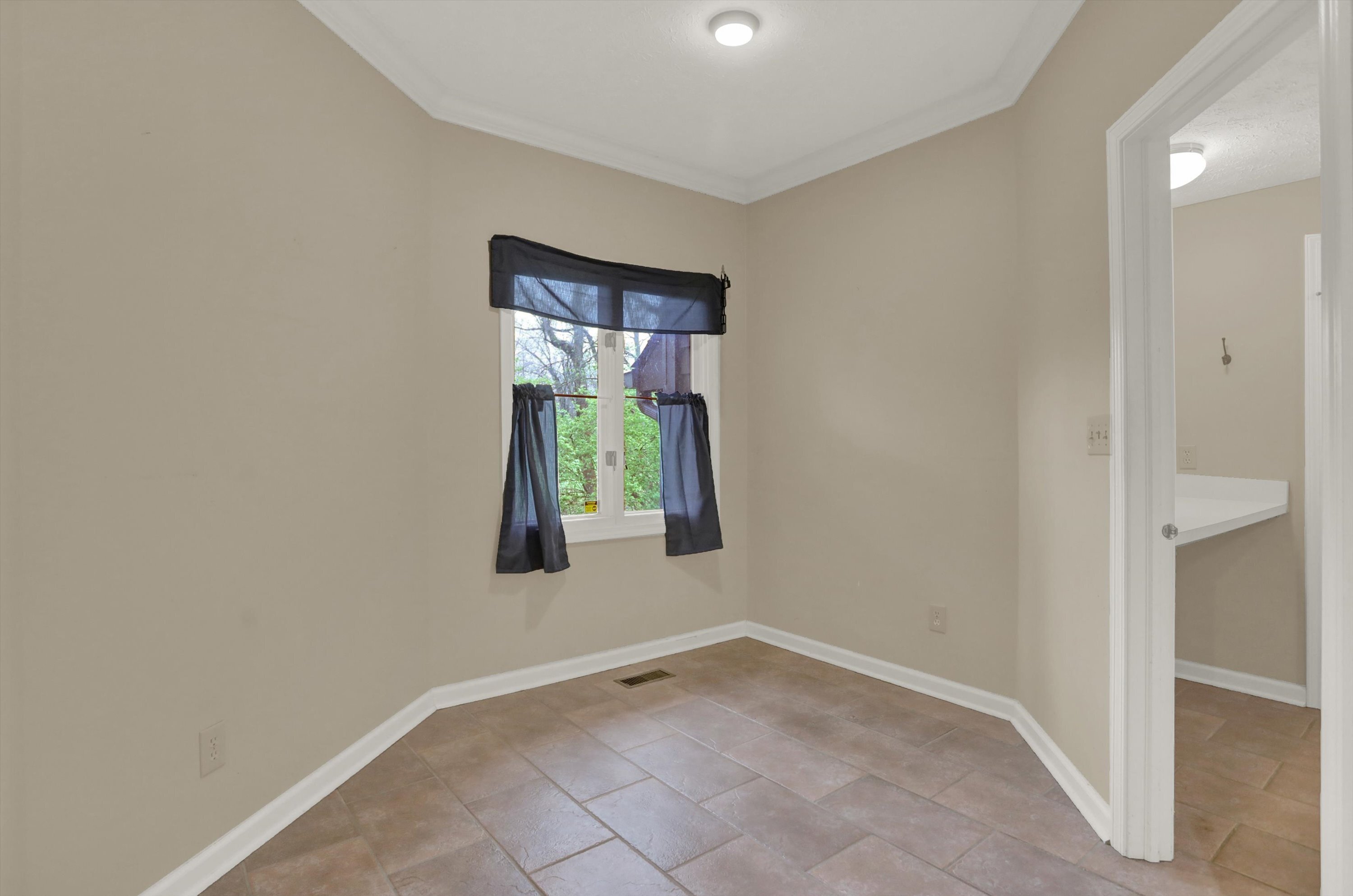 7121 Knollvalley Lane