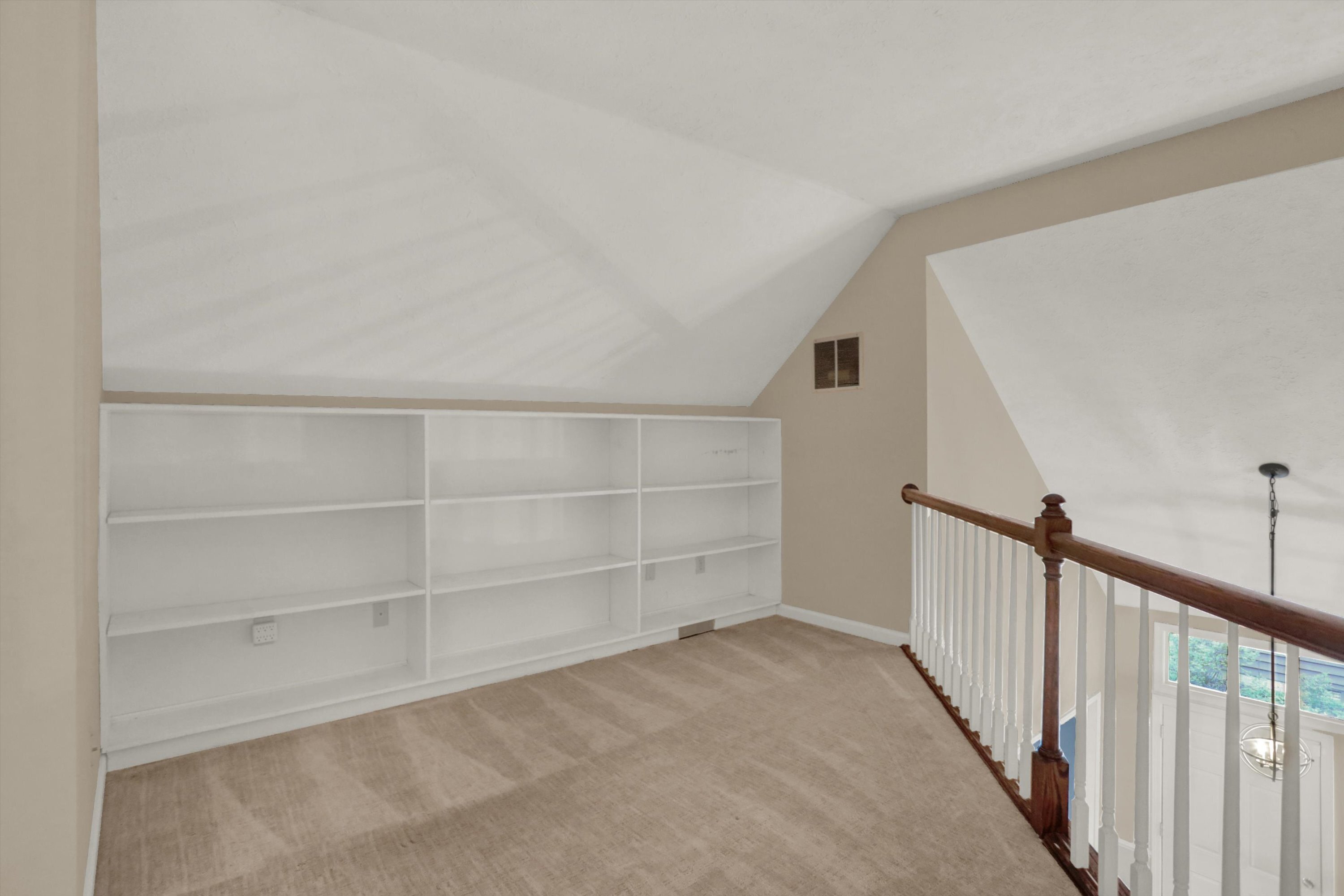 7121 Knollvalley Lane