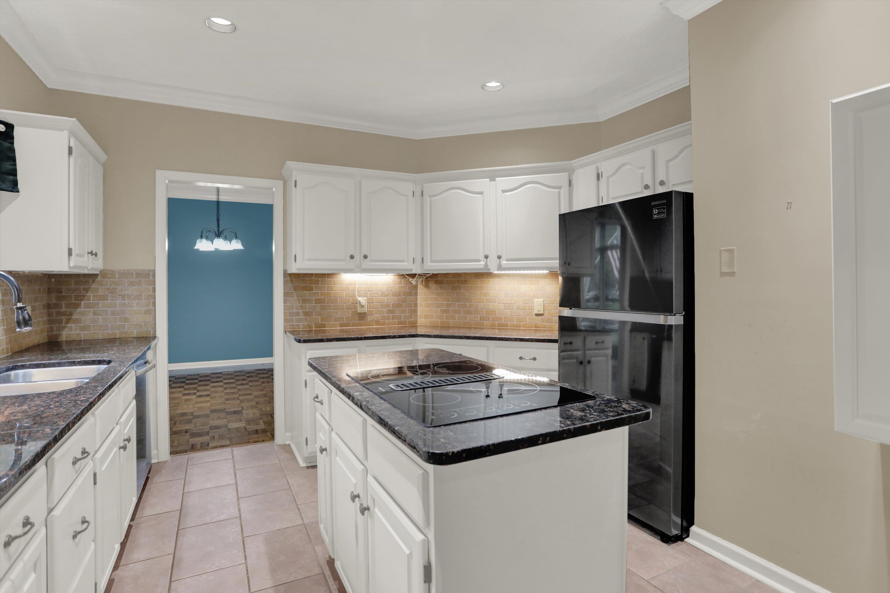 7121 Knollvalley Lane