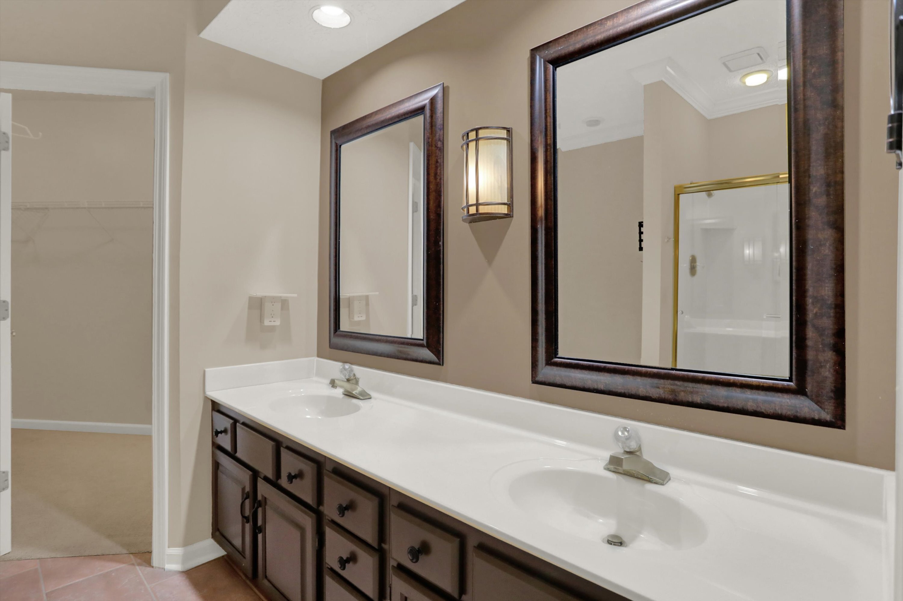 7121 Knollvalley Lane