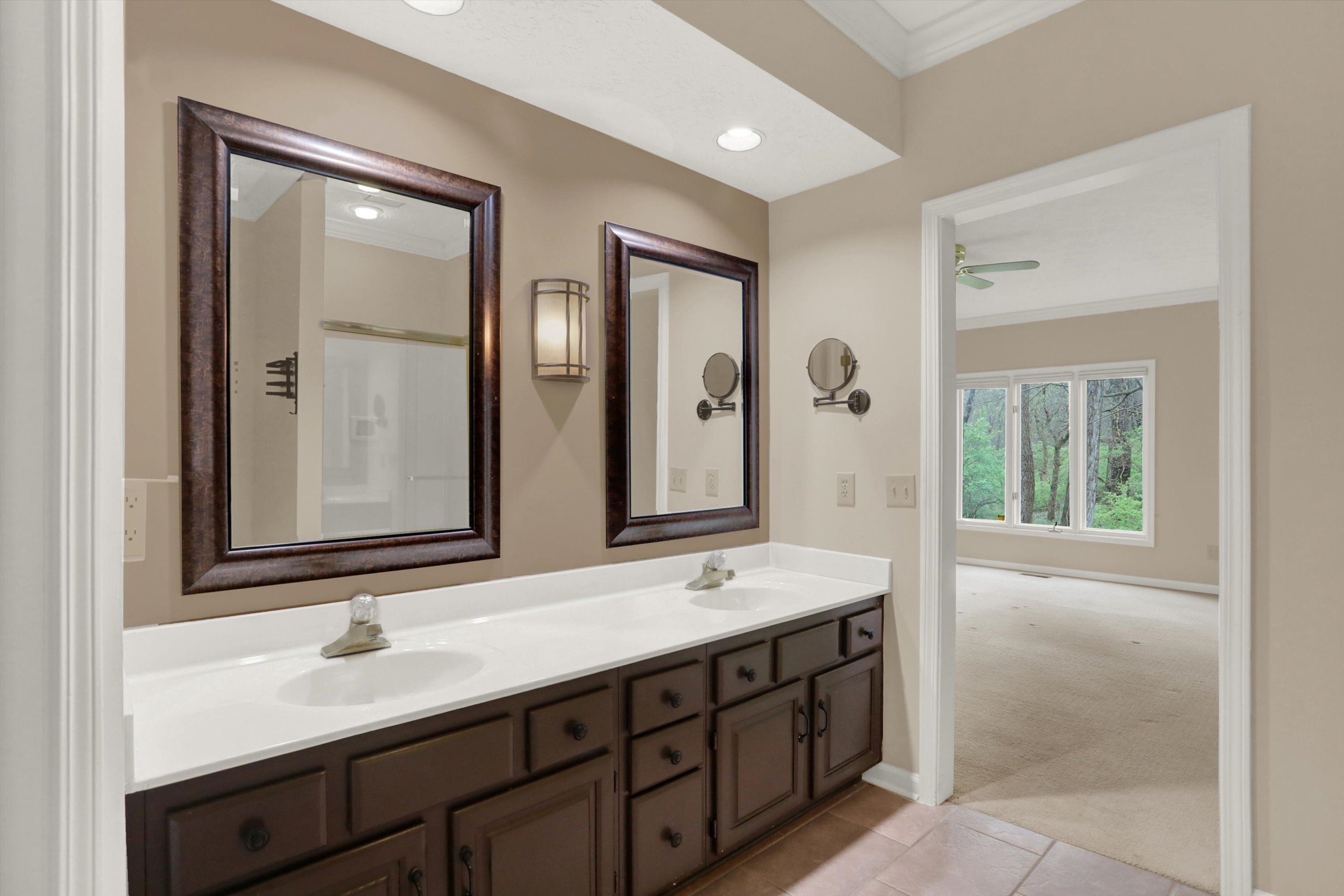 7121 Knollvalley Lane