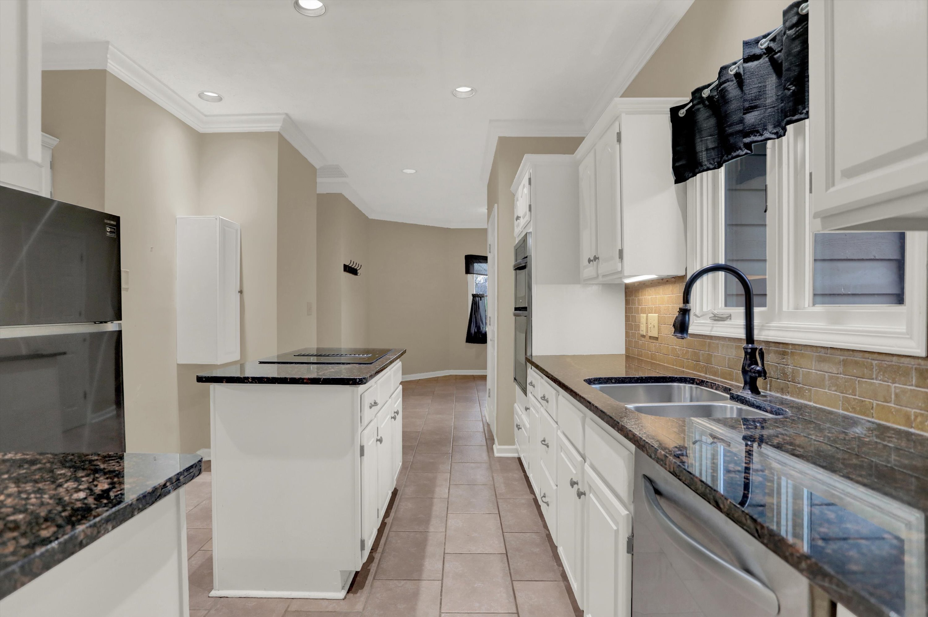 7121 Knollvalley Lane