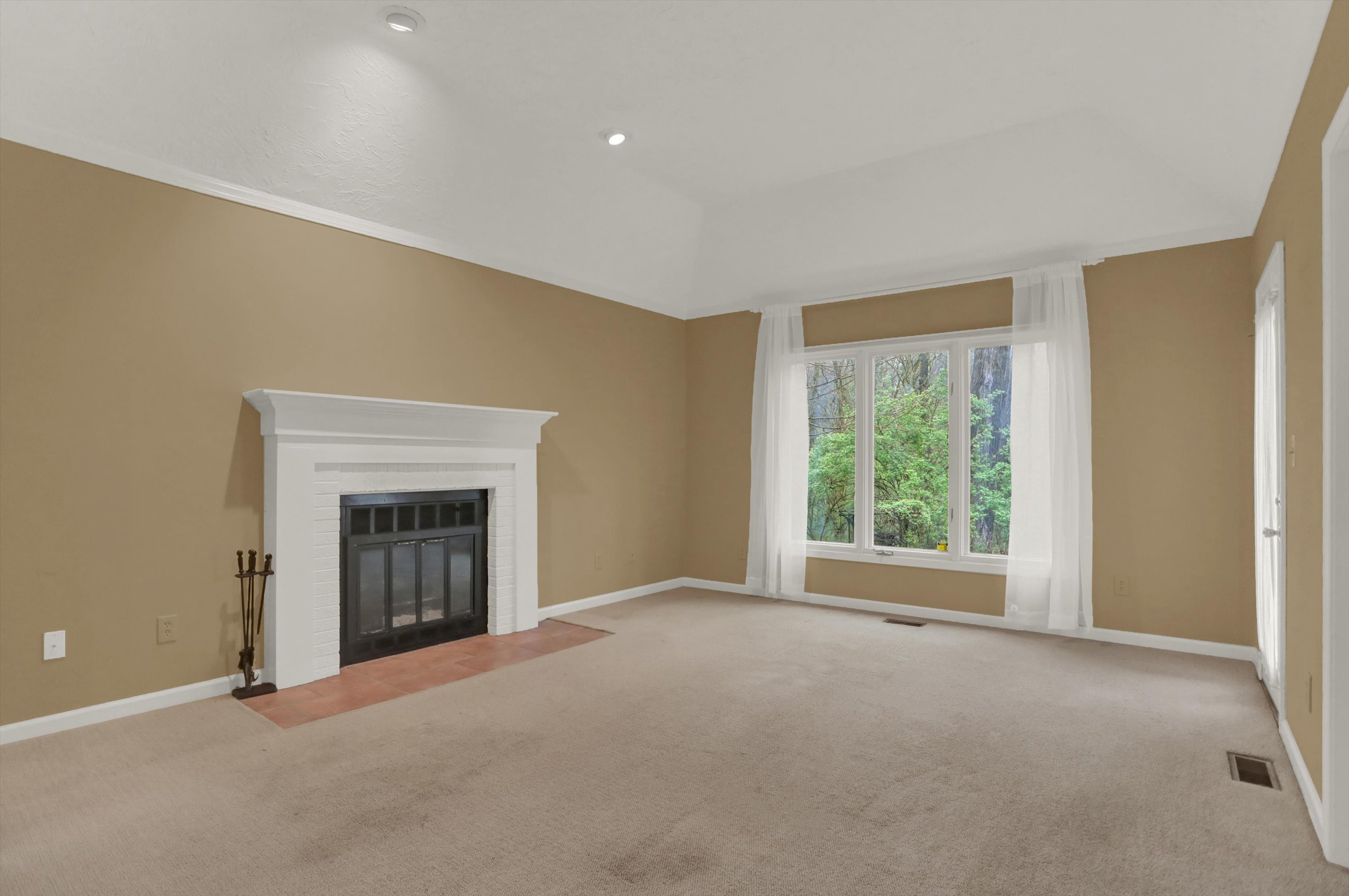 7121 Knollvalley Lane