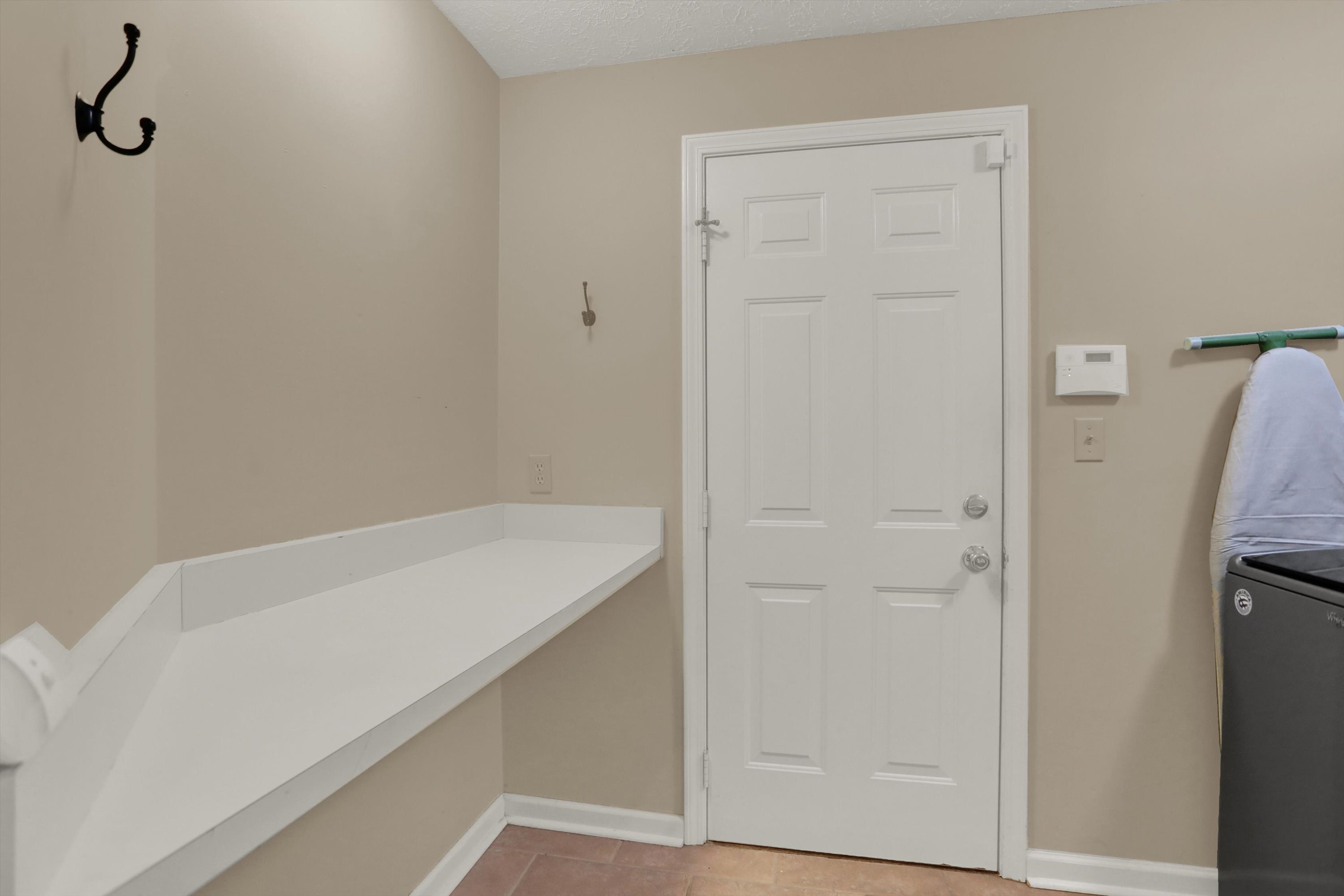 7121 Knollvalley Lane