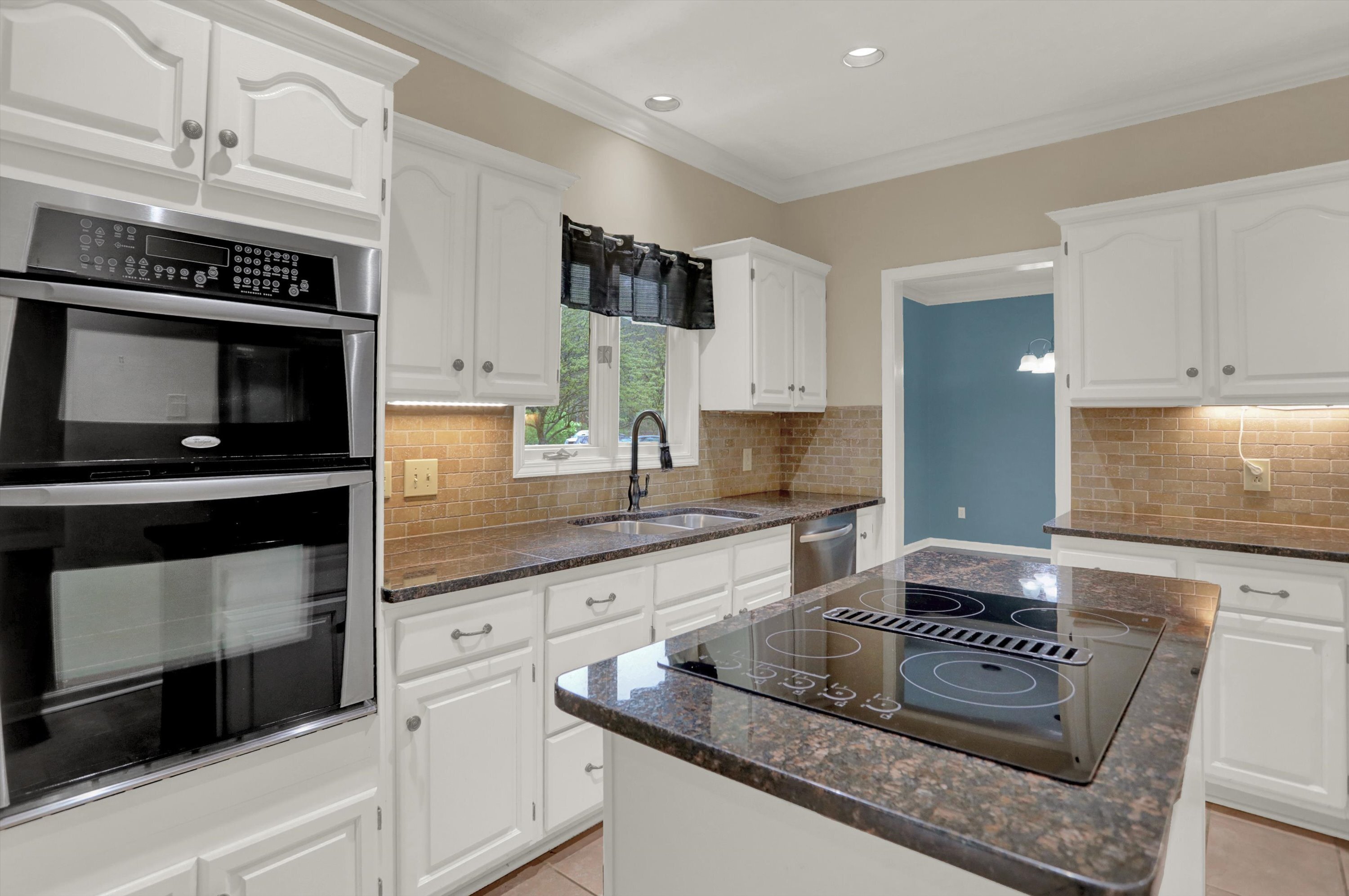 7121 Knollvalley Lane